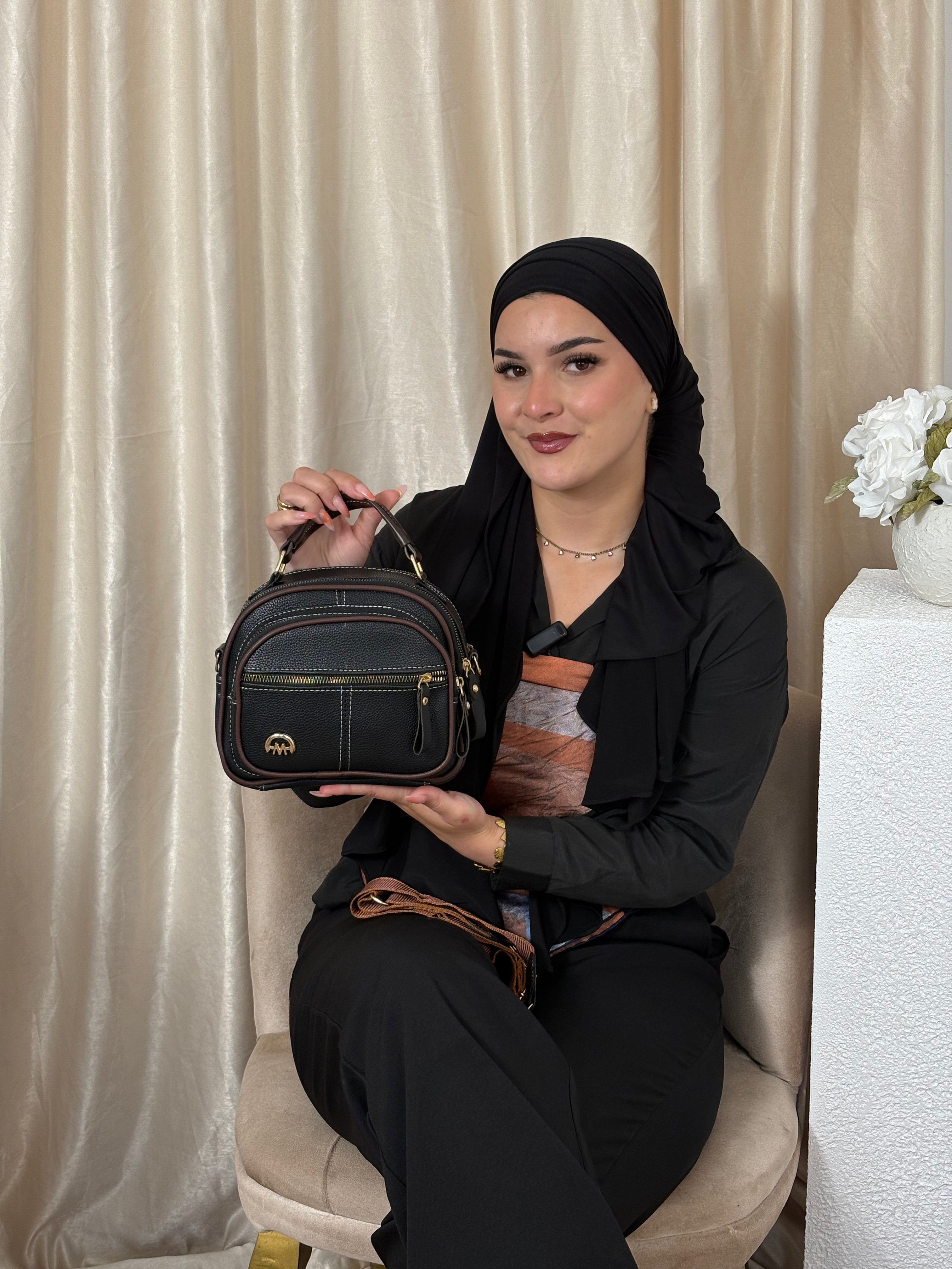 حقيبة نسائية أنيقة وعصرية